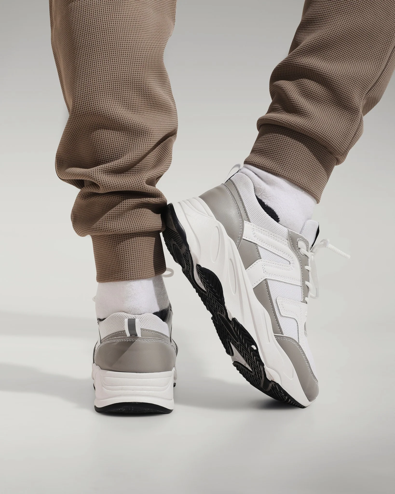 حذاء كاجوال من الفئة الفاخرة بمفهوم جديد للتصميم من تيستا تورو Q1 - Image 41