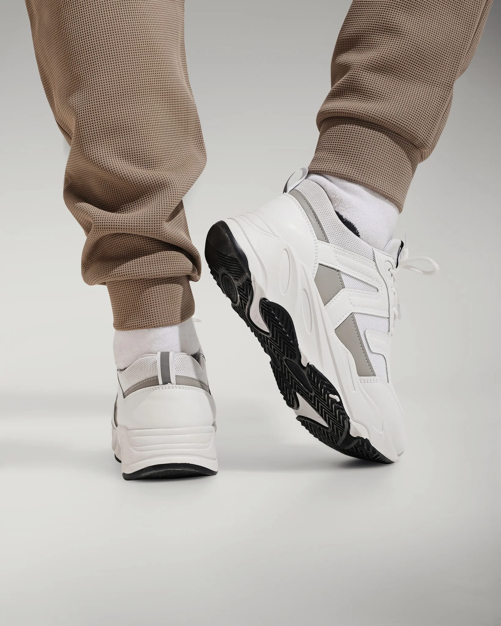 حذاء كاجوال من الفئة الفاخرة بمفهوم جديد للتصميم من تيستا تورو Q1 - Image 42