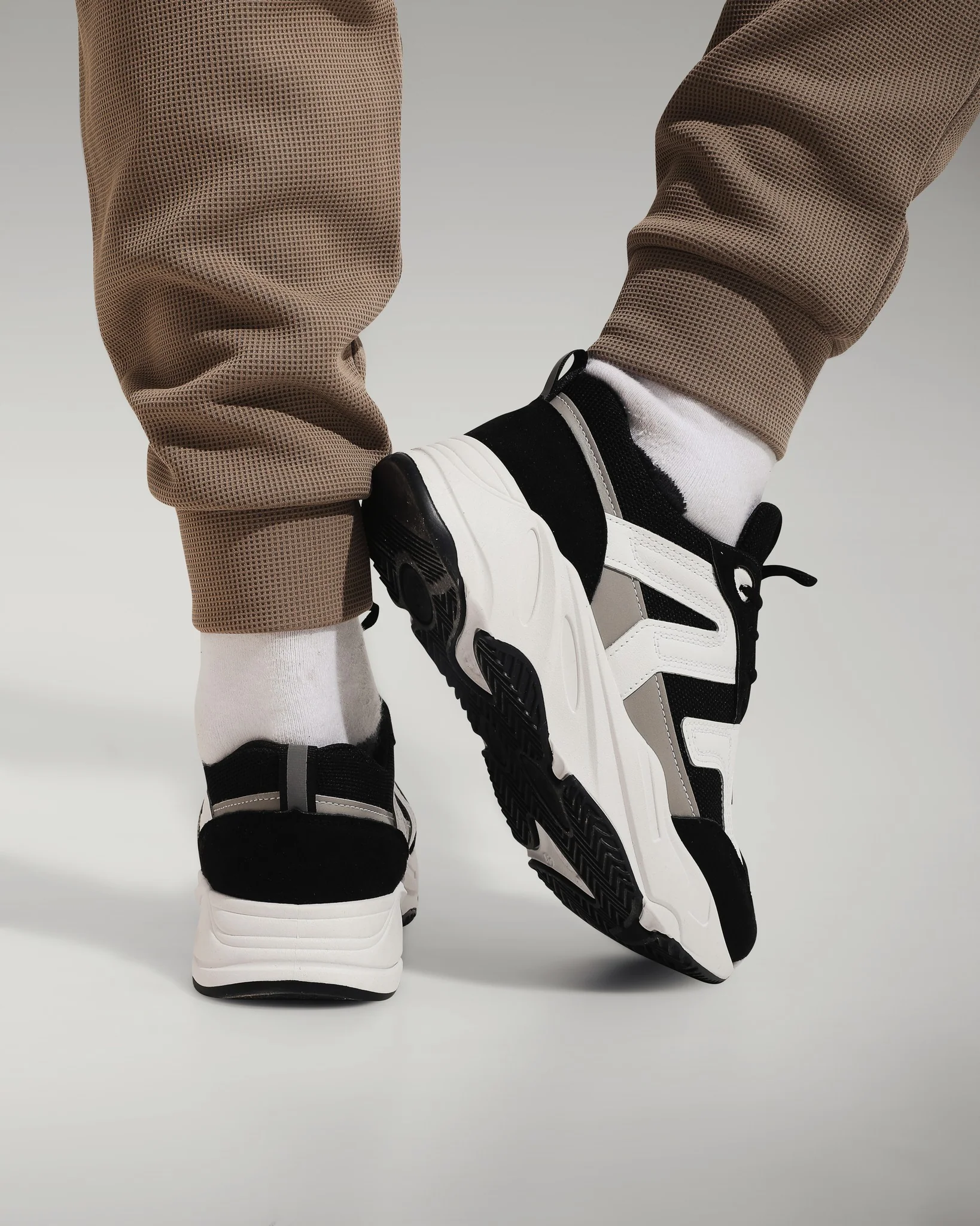 حذاء كاجوال من الفئة الفاخرة بمفهوم جديد للتصميم من تيستا تورو Q1 - Image 43