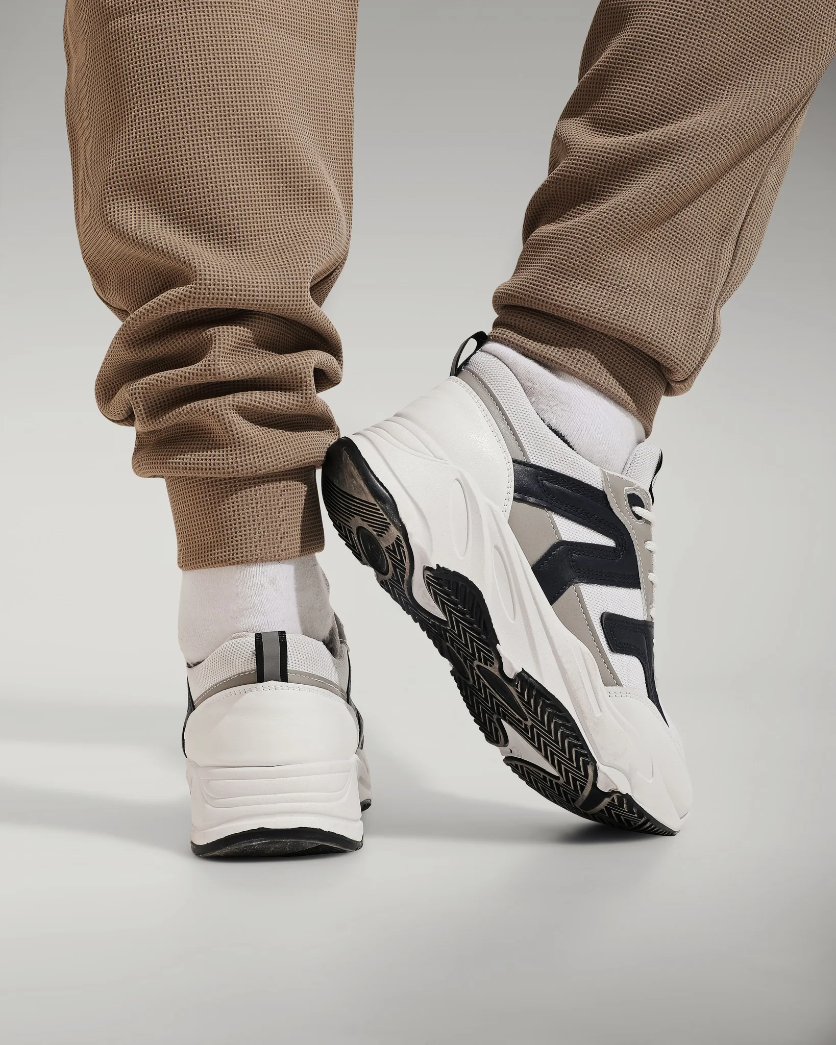 حذاء كاجوال من الفئة الفاخرة بمفهوم جديد للتصميم من تيستا تورو Q1 - Image 44