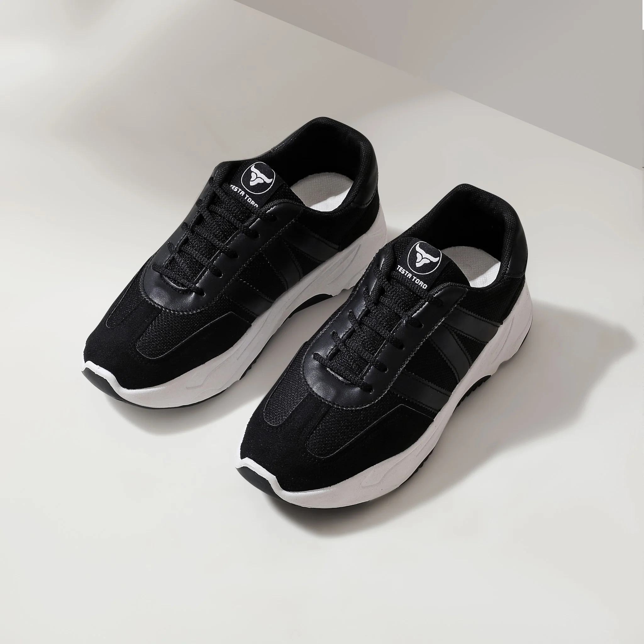 حذاء بتصميم محايد كلاسيكي مبني علي توفير الراحة بخامات مختلطة من تيستا تورو Q3 - Image 11