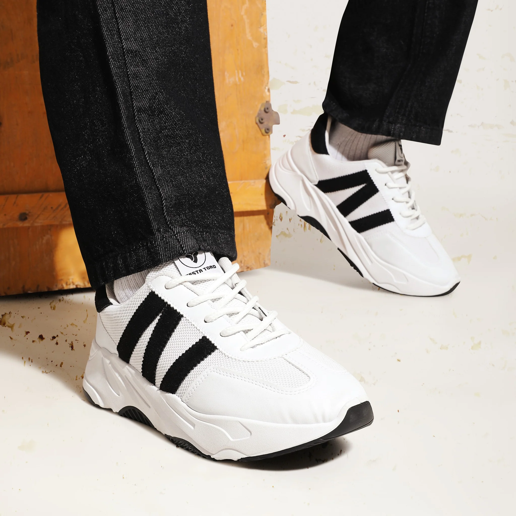 حذاء بتصميم محايد كلاسيكي مبني علي توفير الراحة بخامات مختلطة من تيستا تورو Q3 - Image 12