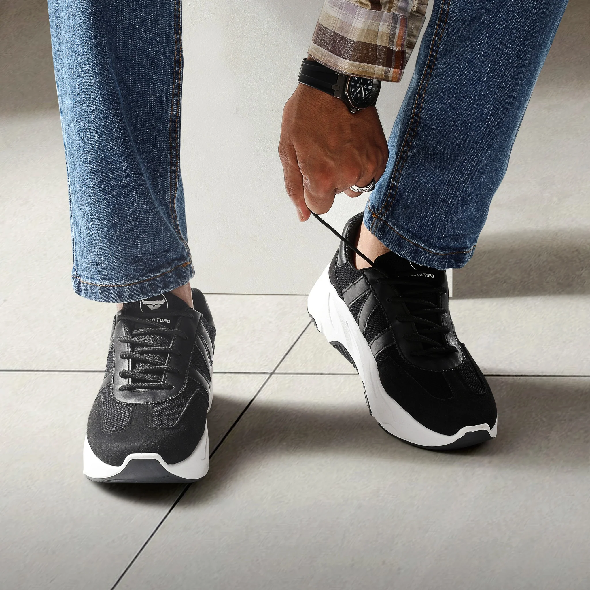 حذاء بتصميم محايد كلاسيكي مبني علي توفير الراحة بخامات مختلطة من تيستا تورو Q3 - Image 3