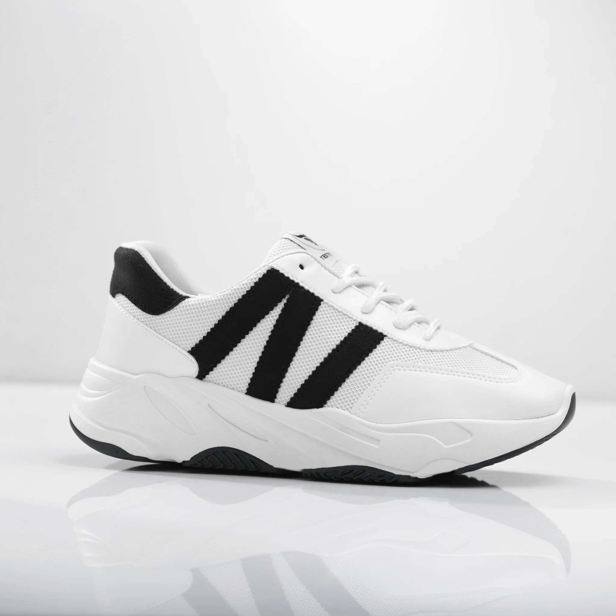 حذاء بتصميم محايد كلاسيكي مبني علي توفير الراحة بخامات مختلطة من تيستا تورو Q3 - Image 31