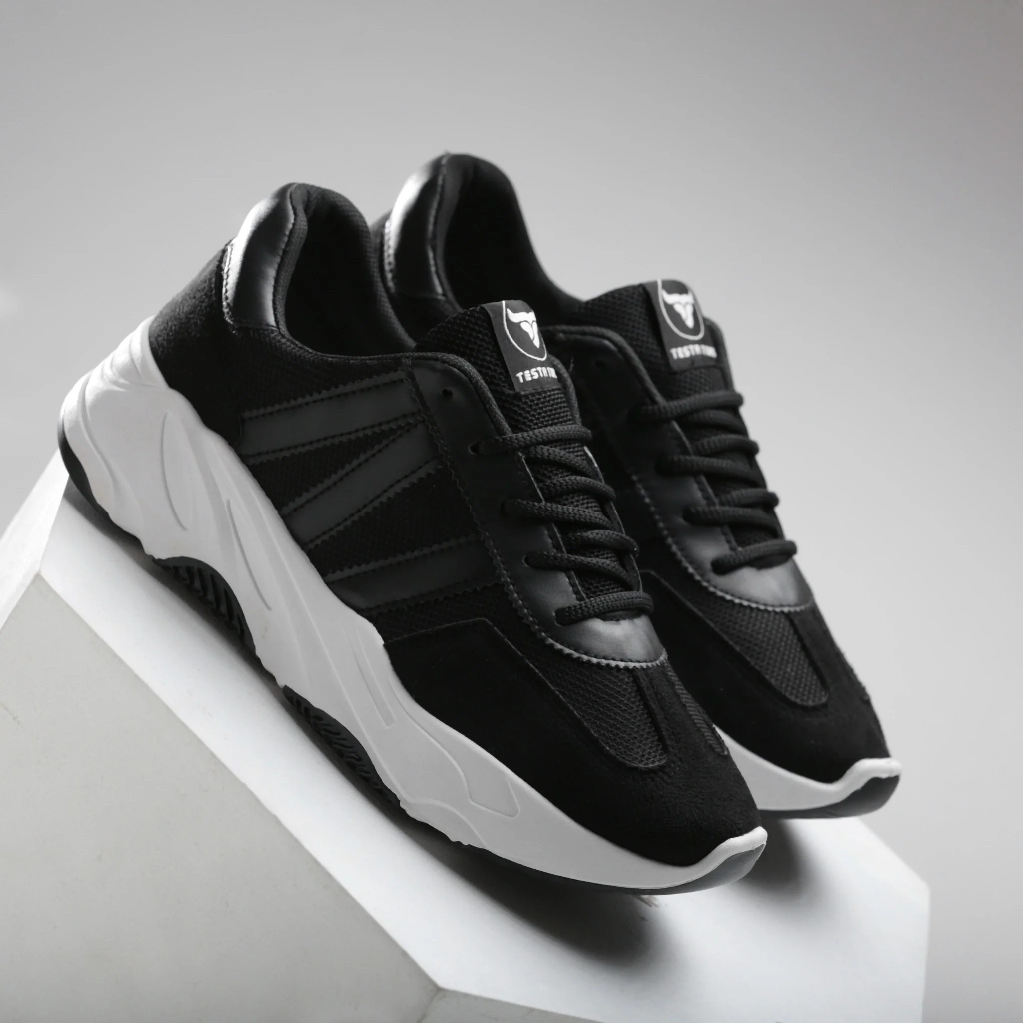 حذاء بتصميم محايد كلاسيكي مبني علي توفير الراحة بخامات مختلطة من تيستا تورو Q3 - Image 35