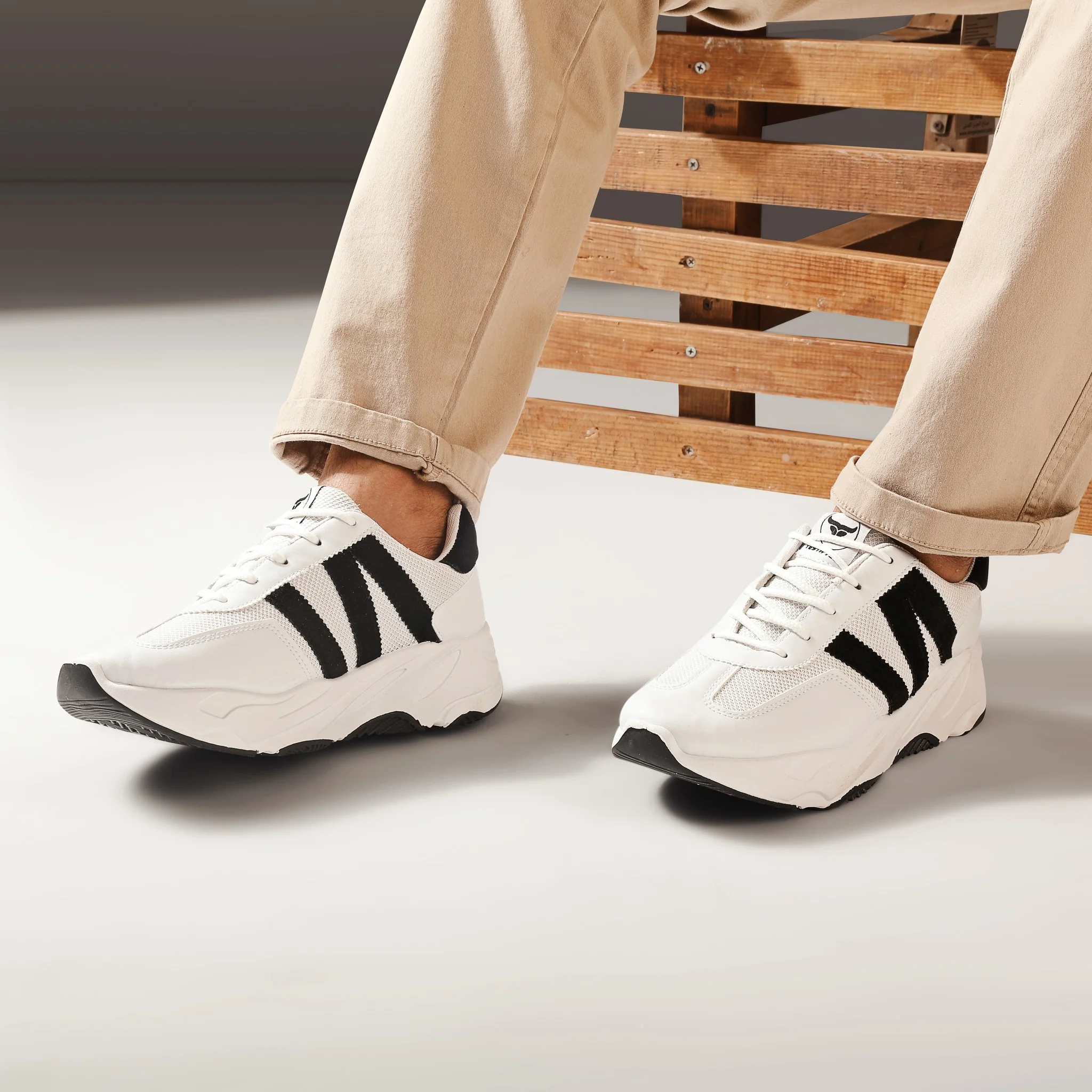 حذاء بتصميم محايد كلاسيكي مبني علي توفير الراحة بخامات مختلطة من تيستا تورو Q3 - Image 6