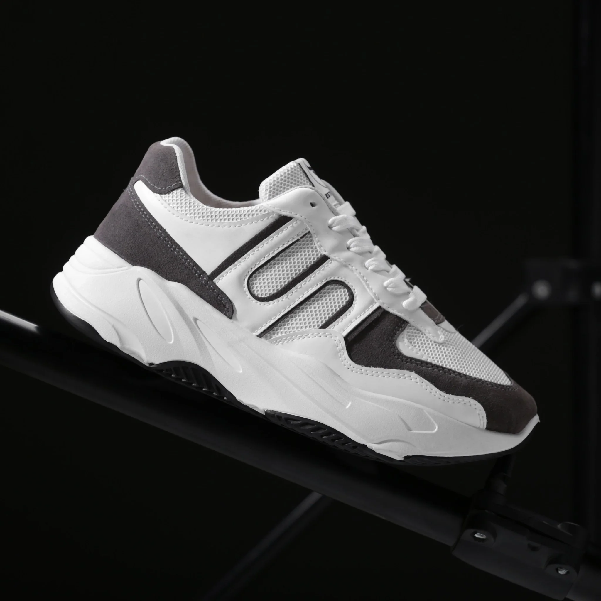 حذاء كاجوال من الفئة الفاخرة للحياة اليومية من تيستا تورو Q4 - Image 15