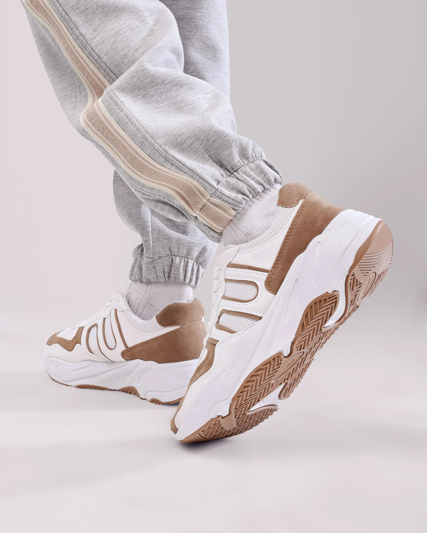 حذاء كاجوال من الفئة الفاخرة للحياة اليومية من تيستا تورو Q4 - Image 25