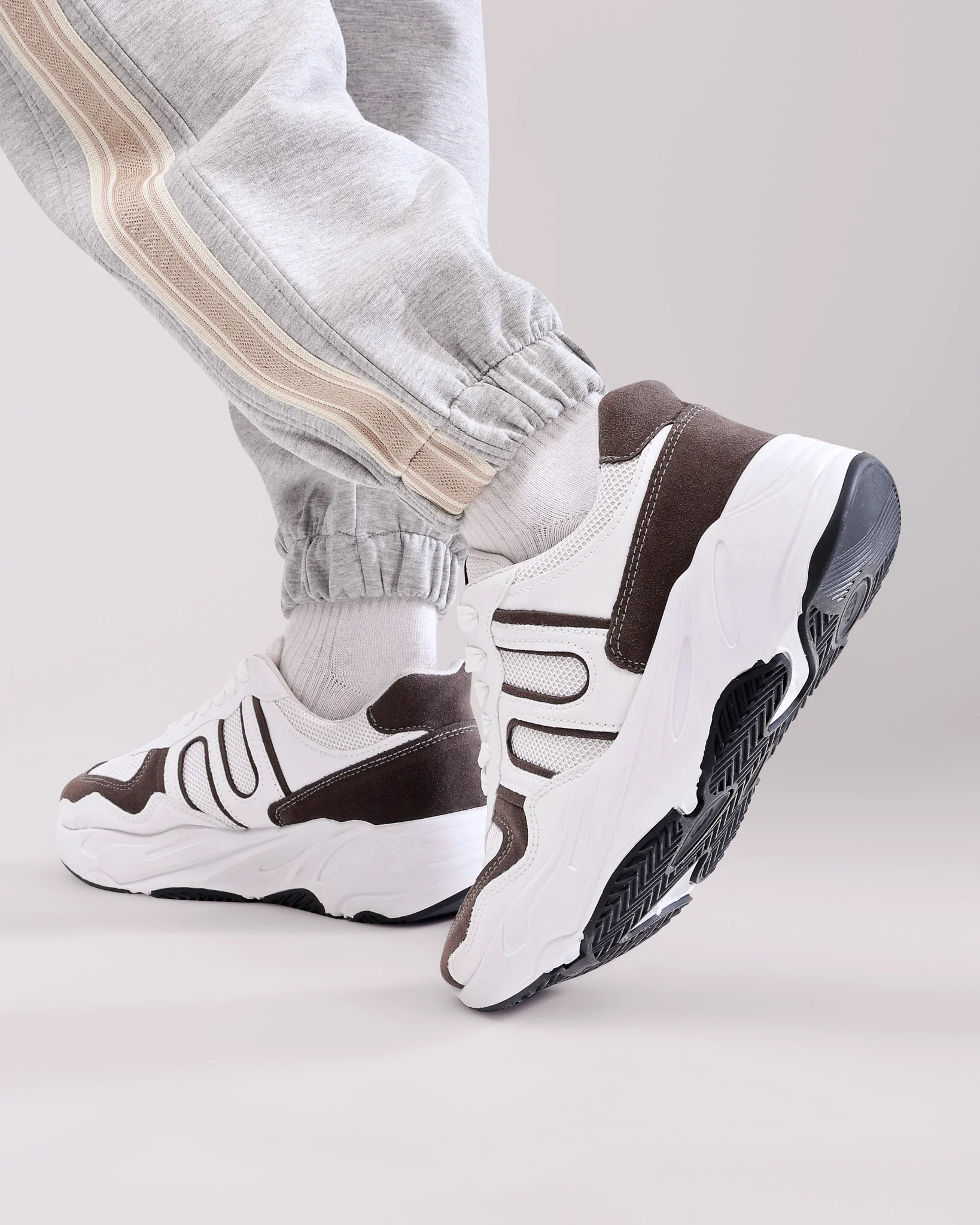 حذاء كاجوال من الفئة الفاخرة للحياة اليومية من تيستا تورو Q4 - Image 26