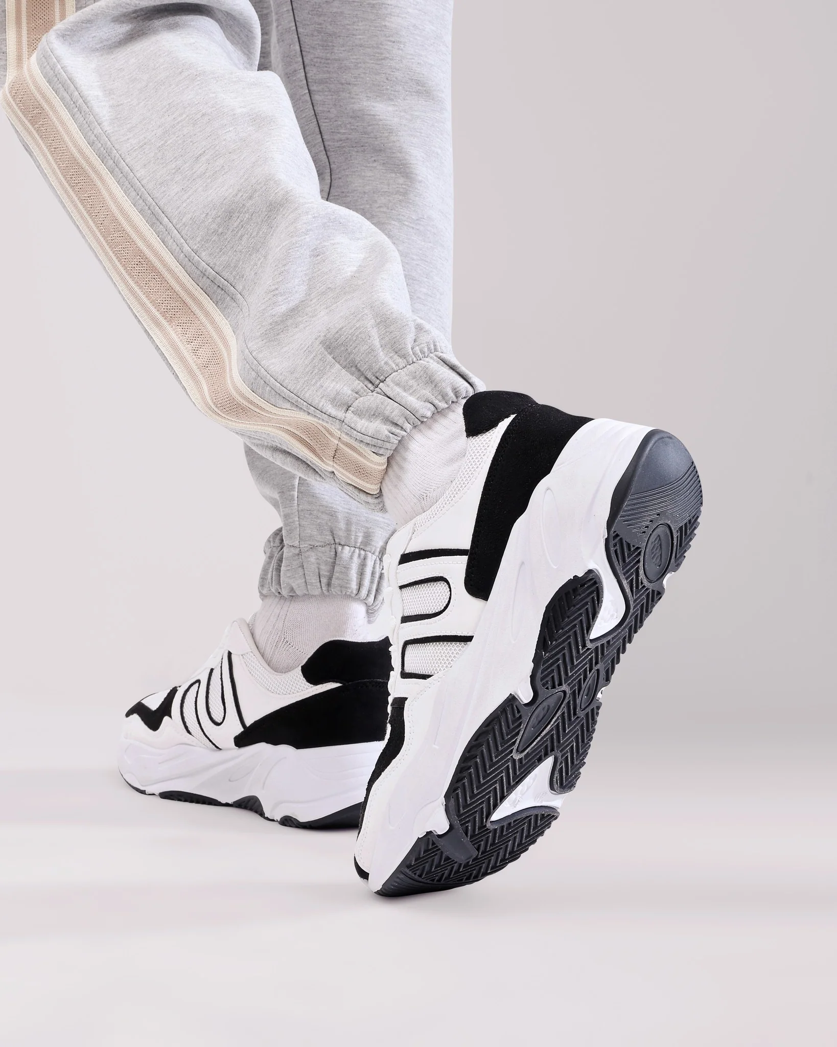 حذاء كاجوال من الفئة الفاخرة للحياة اليومية من تيستا تورو Q4 - Image 27