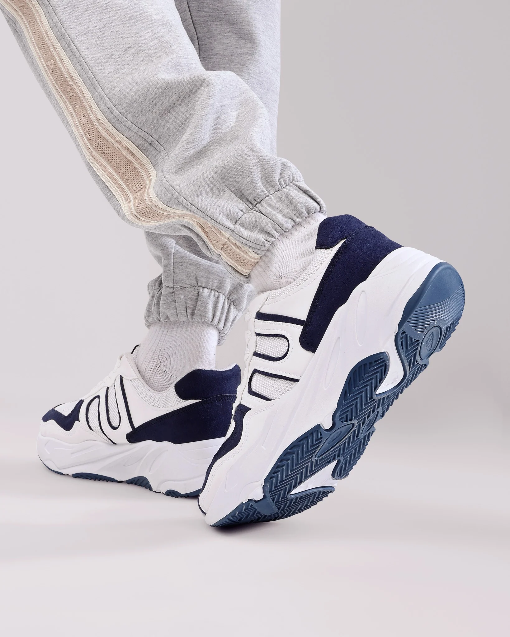 حذاء كاجوال من الفئة الفاخرة للحياة اليومية من تيستا تورو Q4 - Image 28