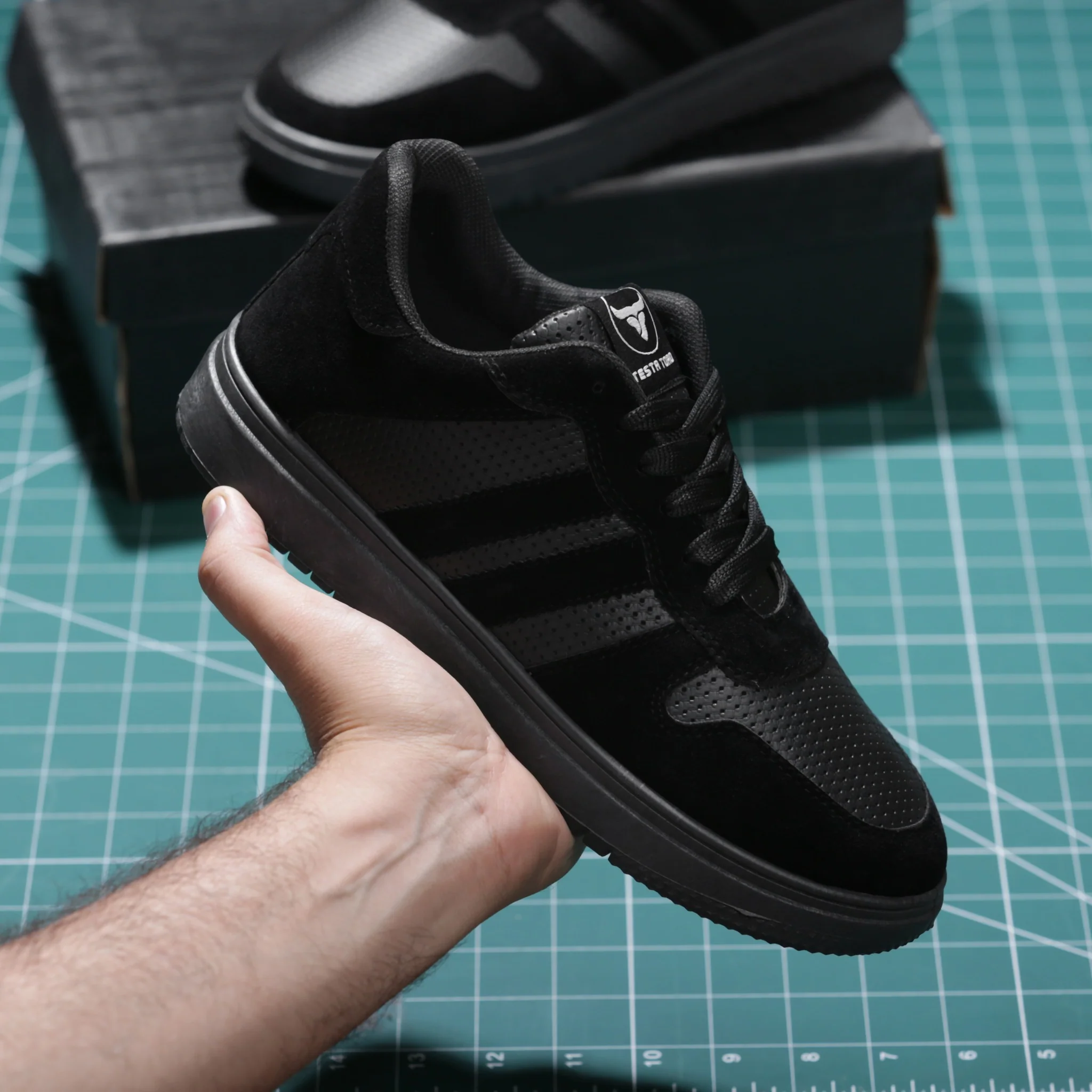 حذاء من الفئة الفاخرة بأساس من جلد الفورميلا مطعم بجلود مدبوغة الوجهين دبل فيس من تيستا تورو x13 - Image 22