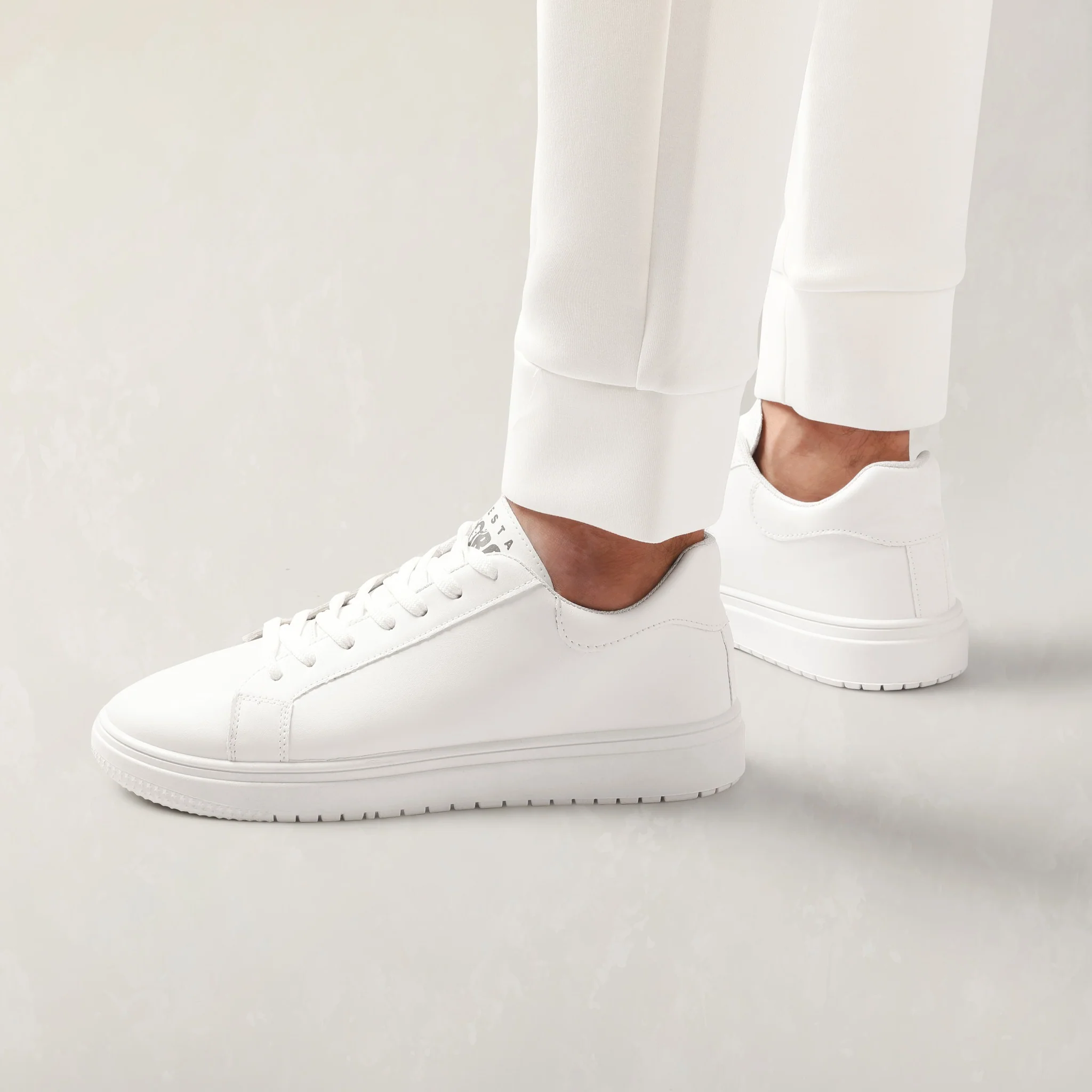 سنيكر بيزيك اساسي لجميع ظروف الارتداء مبطن بتقنية الكلاود فوم x8 - Image 14