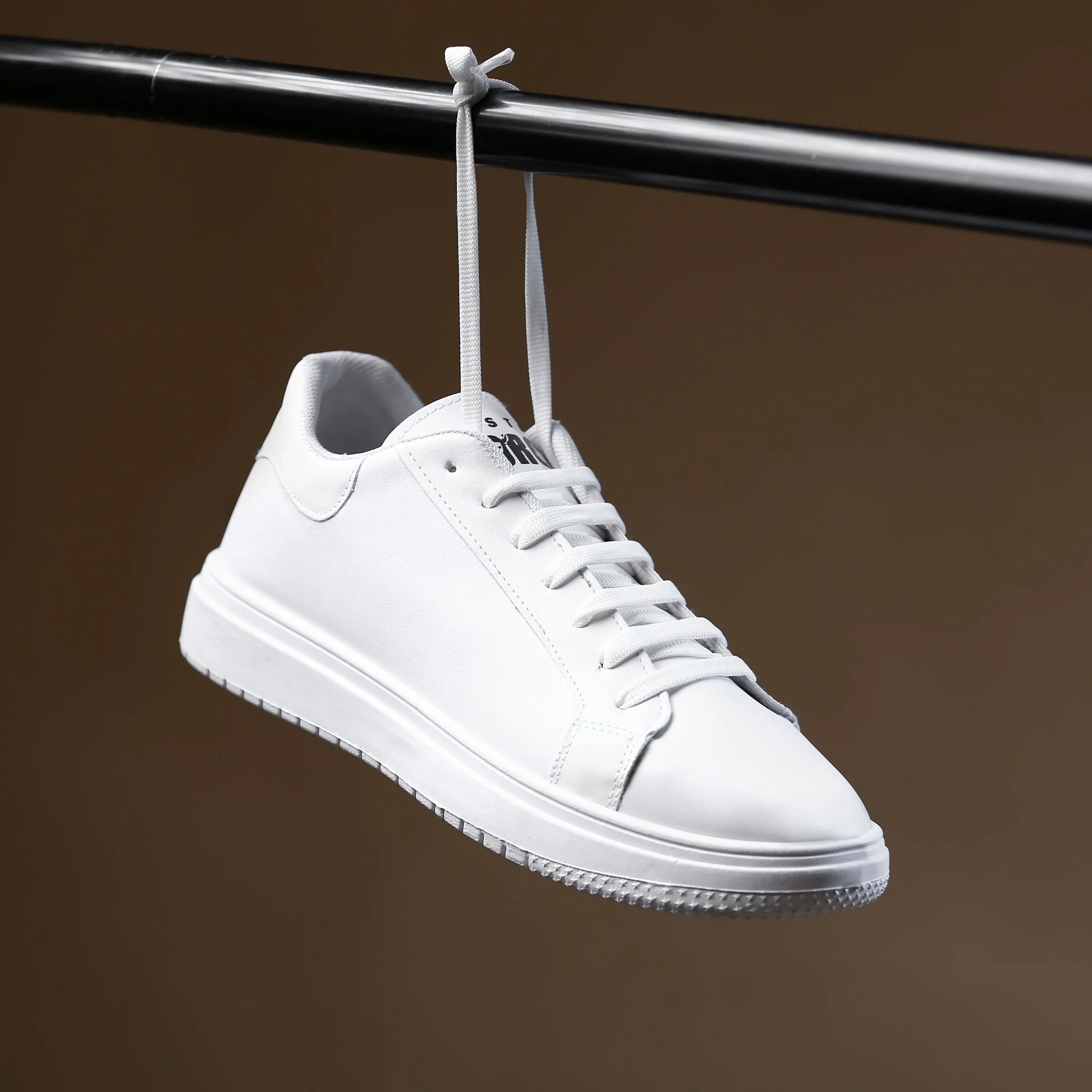 سنيكر بيزيك اساسي لجميع ظروف الارتداء مبطن بتقنية الكلاود فوم x8 - Image 3