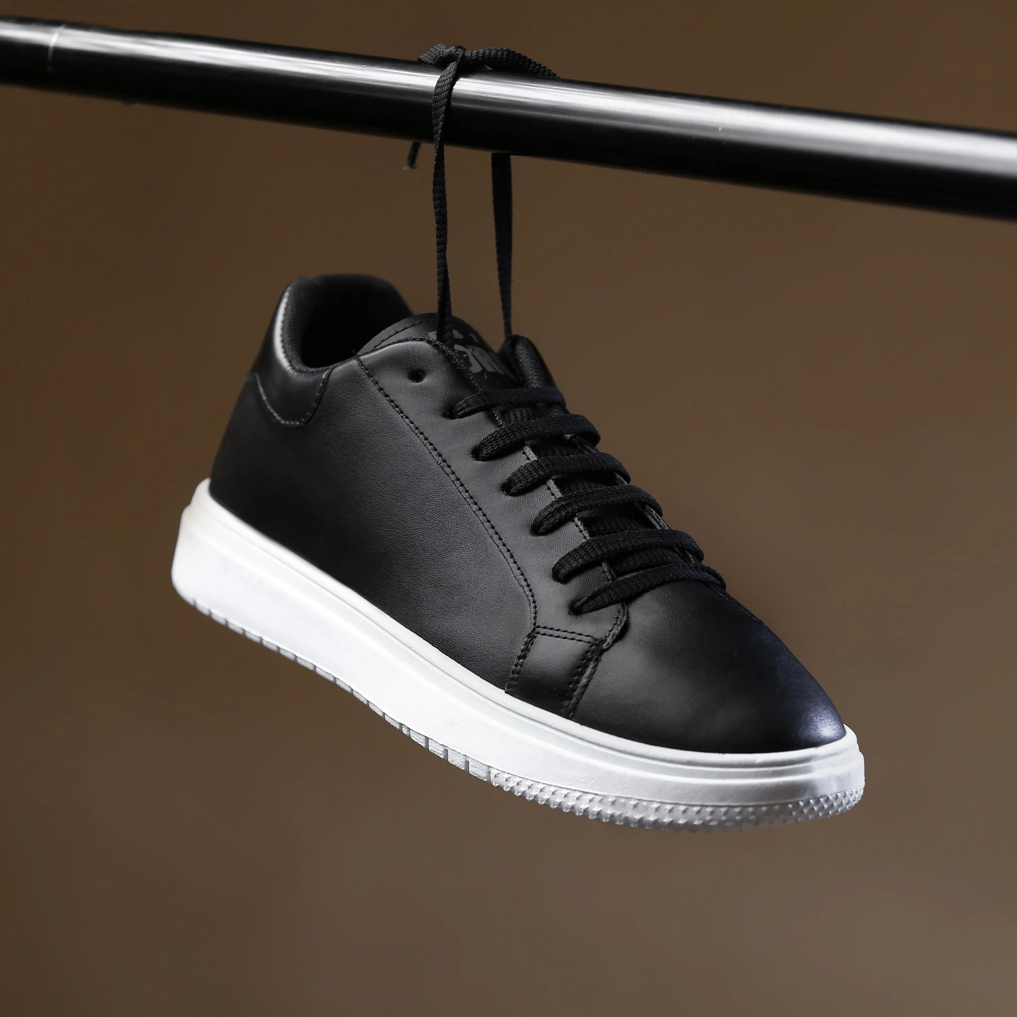 سنيكر بيزيك اساسي لجميع ظروف الارتداء مبطن بتقنية الكلاود فوم x8 - Image 4